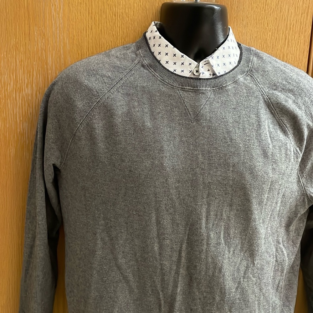 Banana Republic men’s grey l/s sweater size medium